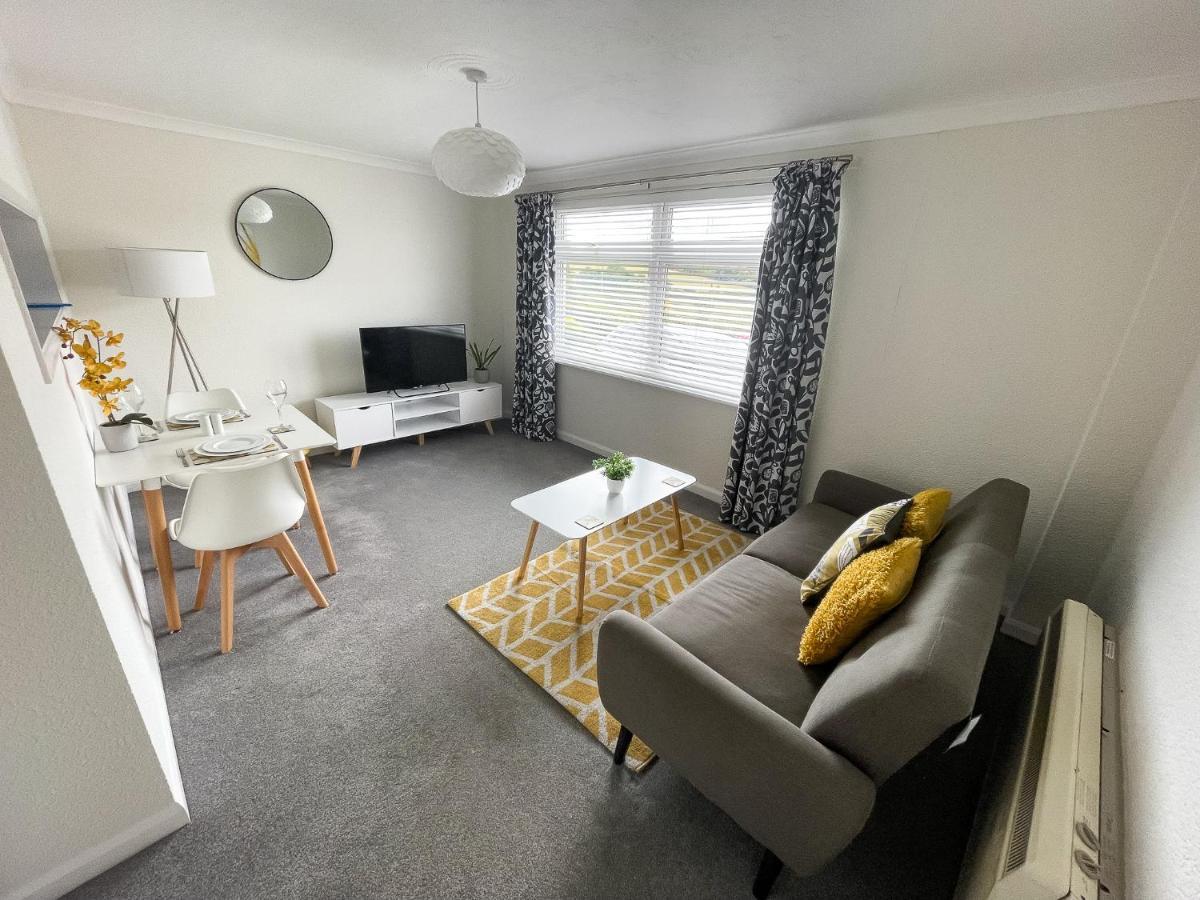1 Chatsworth Riverscape Apartments - Riverview Apartment In Great Location With Free Parking Overlooking The Gannel Just A Short Walk From Newquays Incredible Beaches And Local Amenities นิวคีย์ ภายนอก รูปภาพ