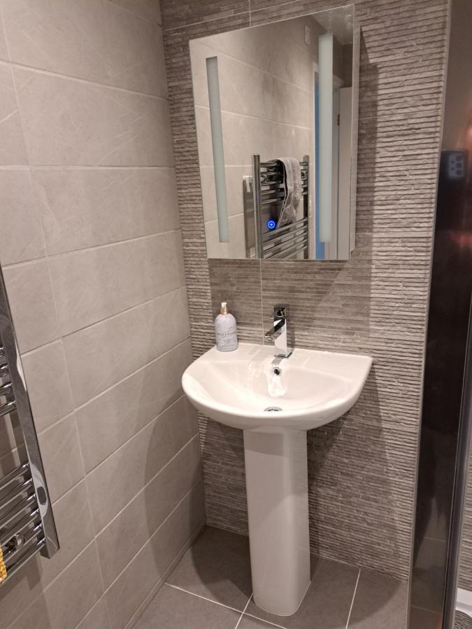 1 Chatsworth Riverscape Apartments - Riverview Apartment In Great Location With Free Parking Overlooking The Gannel Just A Short Walk From Newquays Incredible Beaches And Local Amenities นิวคีย์ ภายนอก รูปภาพ